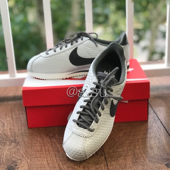 NWT Nike Classic Cortez SE MTLC Pewter WMNS - Picture 4 of 7